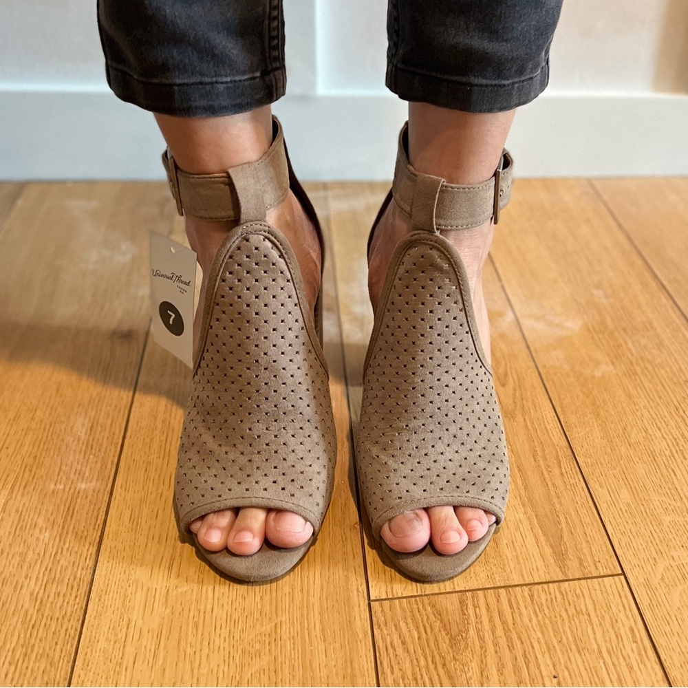 Universal Thread Ladies shoes - Picture 8 of 8
